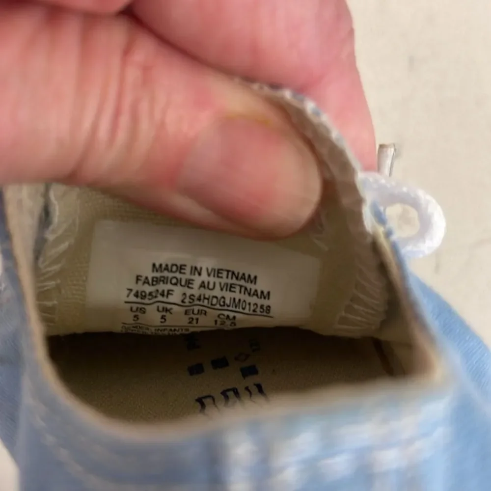 Converse Chuck Taylor All Star Lo Sneaker - Light Blue- Size 5